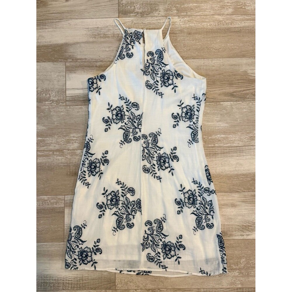 BCX Embroidered Floral Shift Dress White Blue Sleeveless High Neck Lined Large - Picture 5 of 7